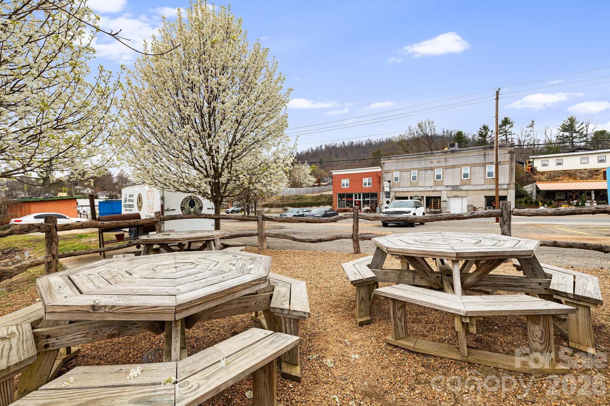 Food/Beverage at 670 Oak Avenue, Spruce Pine, photo 21 of 47