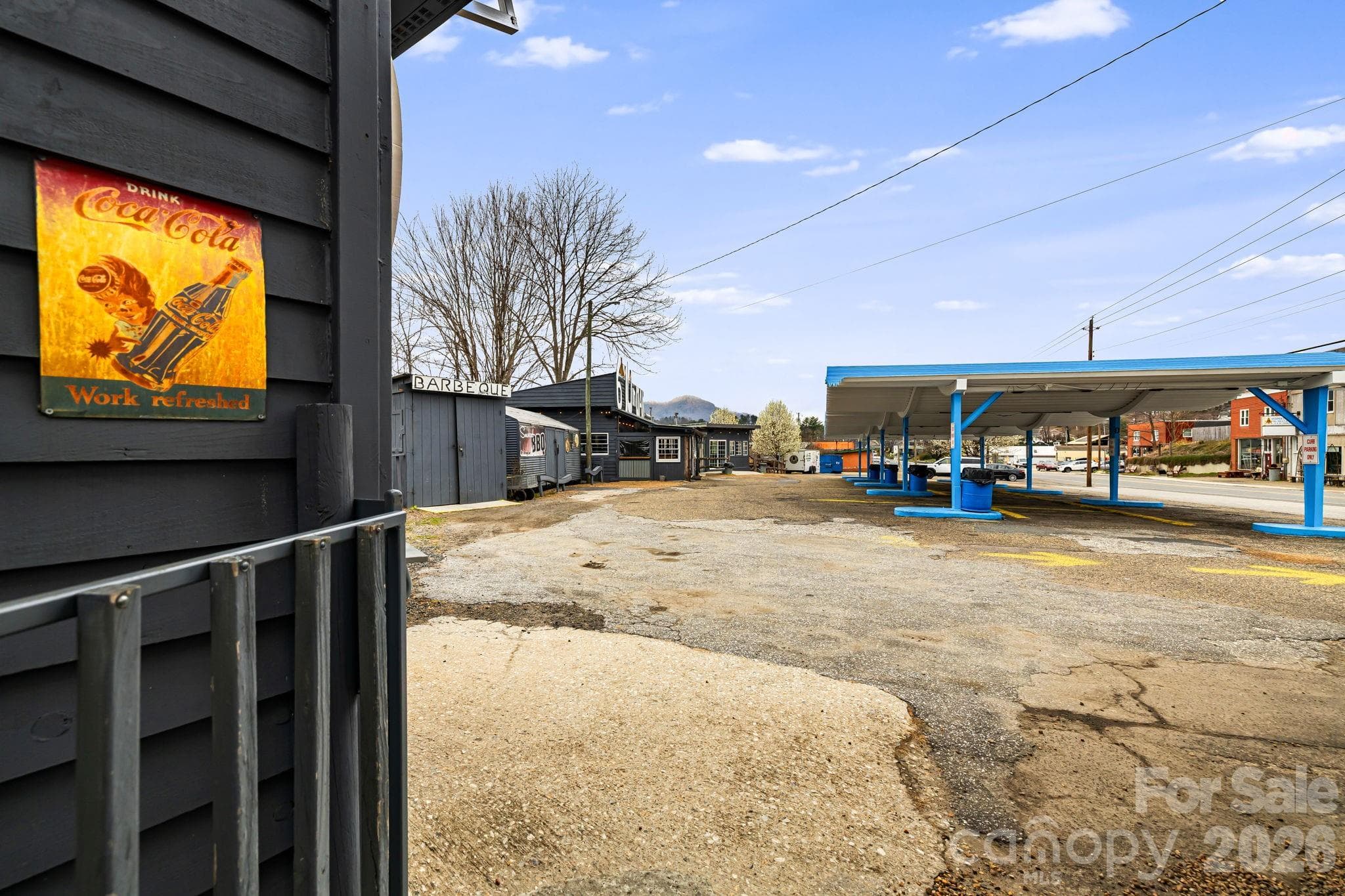 Food/Beverage at 670 Oak Avenue, Spruce Pine, photo 34 of 47