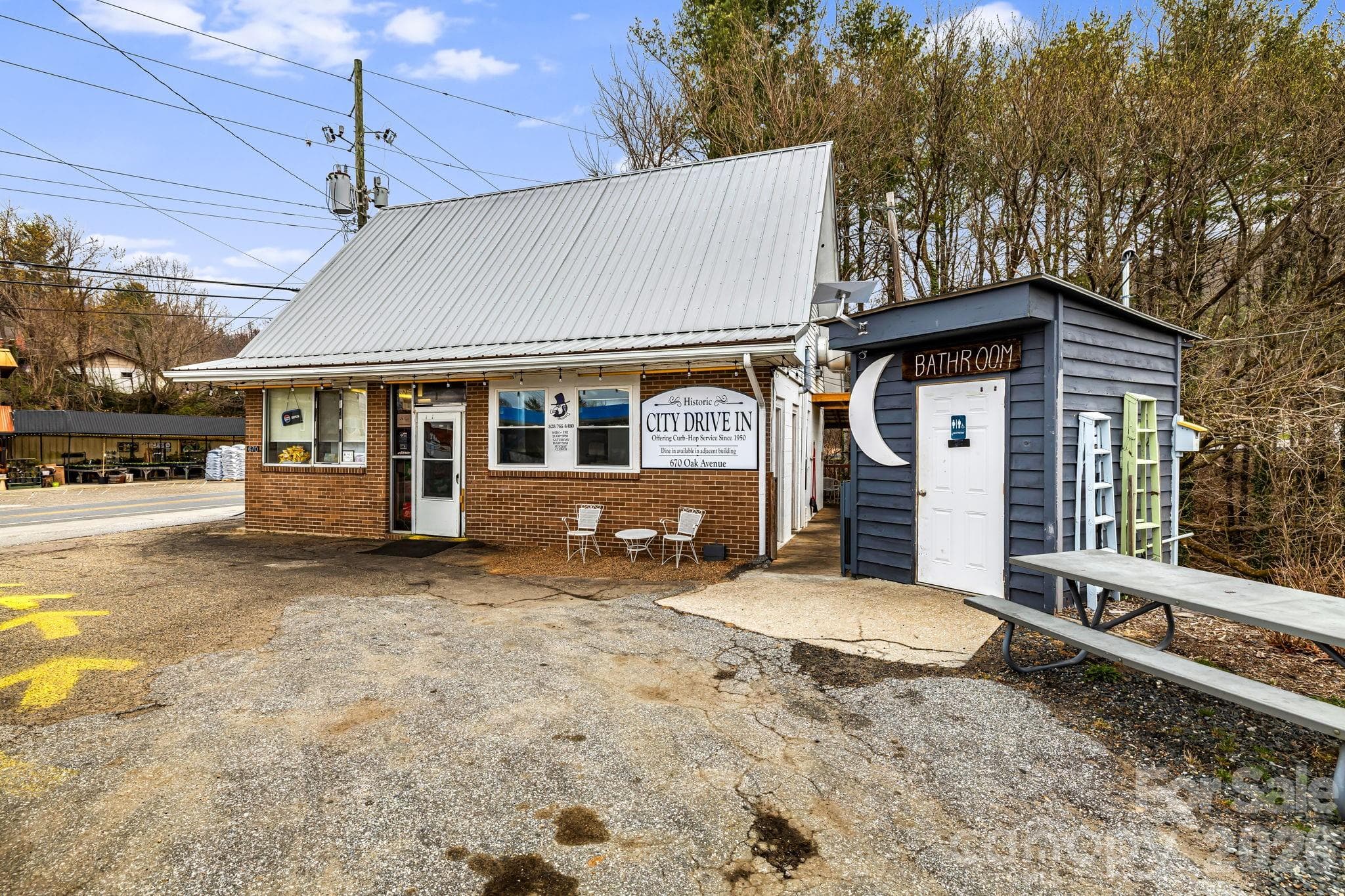 Food/Beverage at 670 Oak Avenue, Spruce Pine, photo 36 of 47