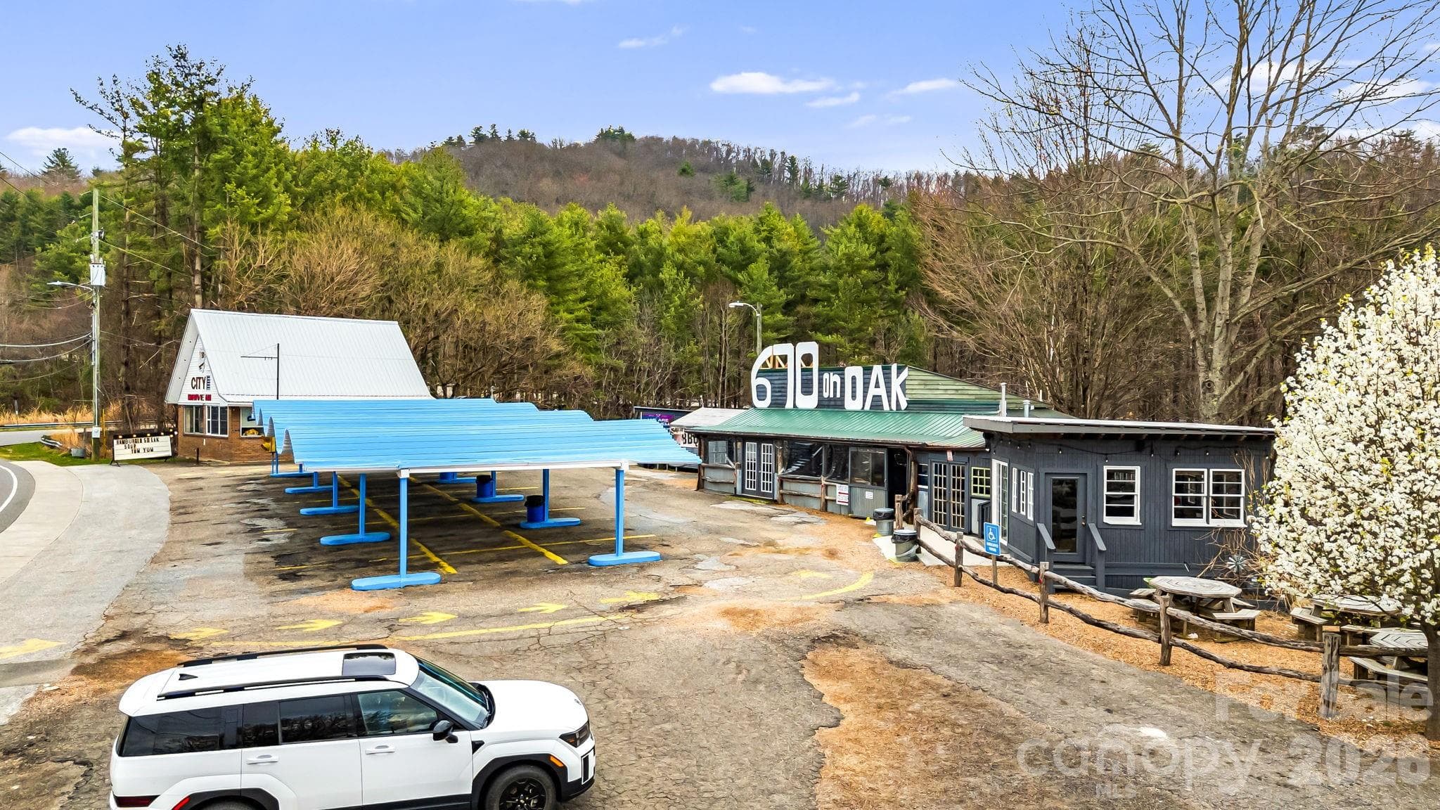 Food/Beverage at 670 Oak Avenue, Spruce Pine, photo 41 of 47