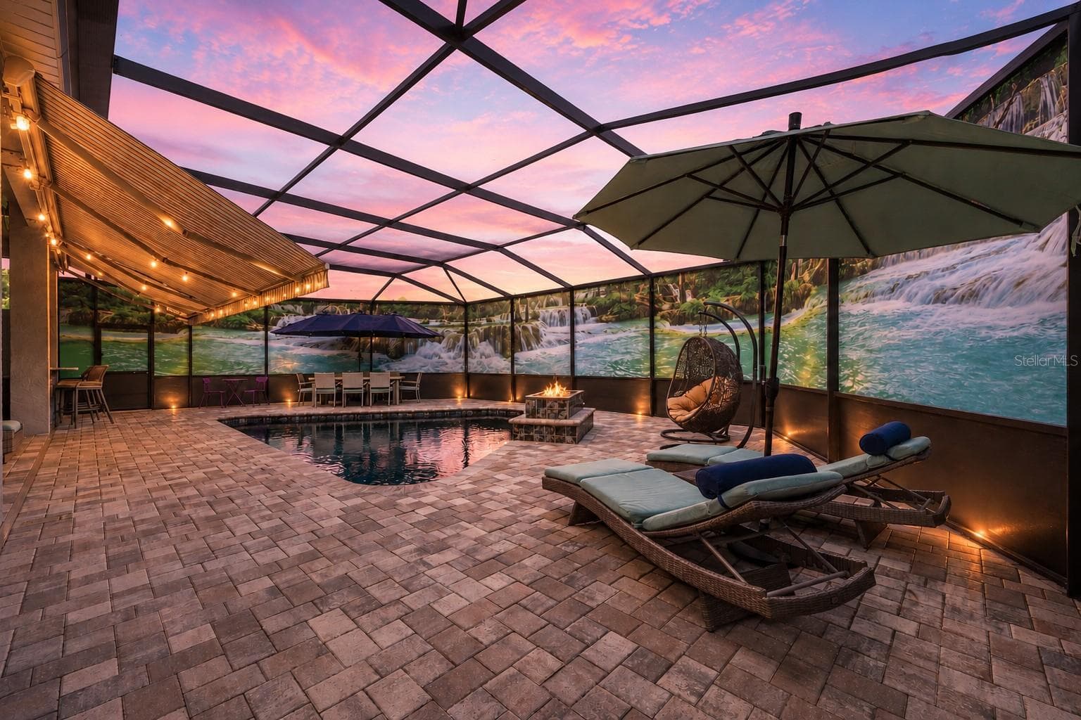 Pool at Twilight - 1500 W ALTON BAY PL, HERNANDO