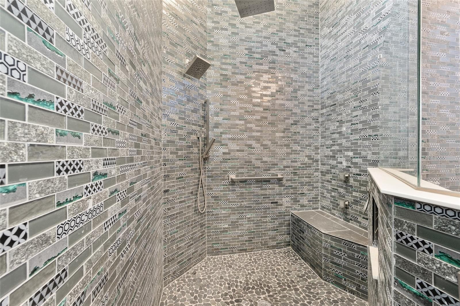 Zero clearance shower - 1500 W ALTON BAY PL, HERNANDO