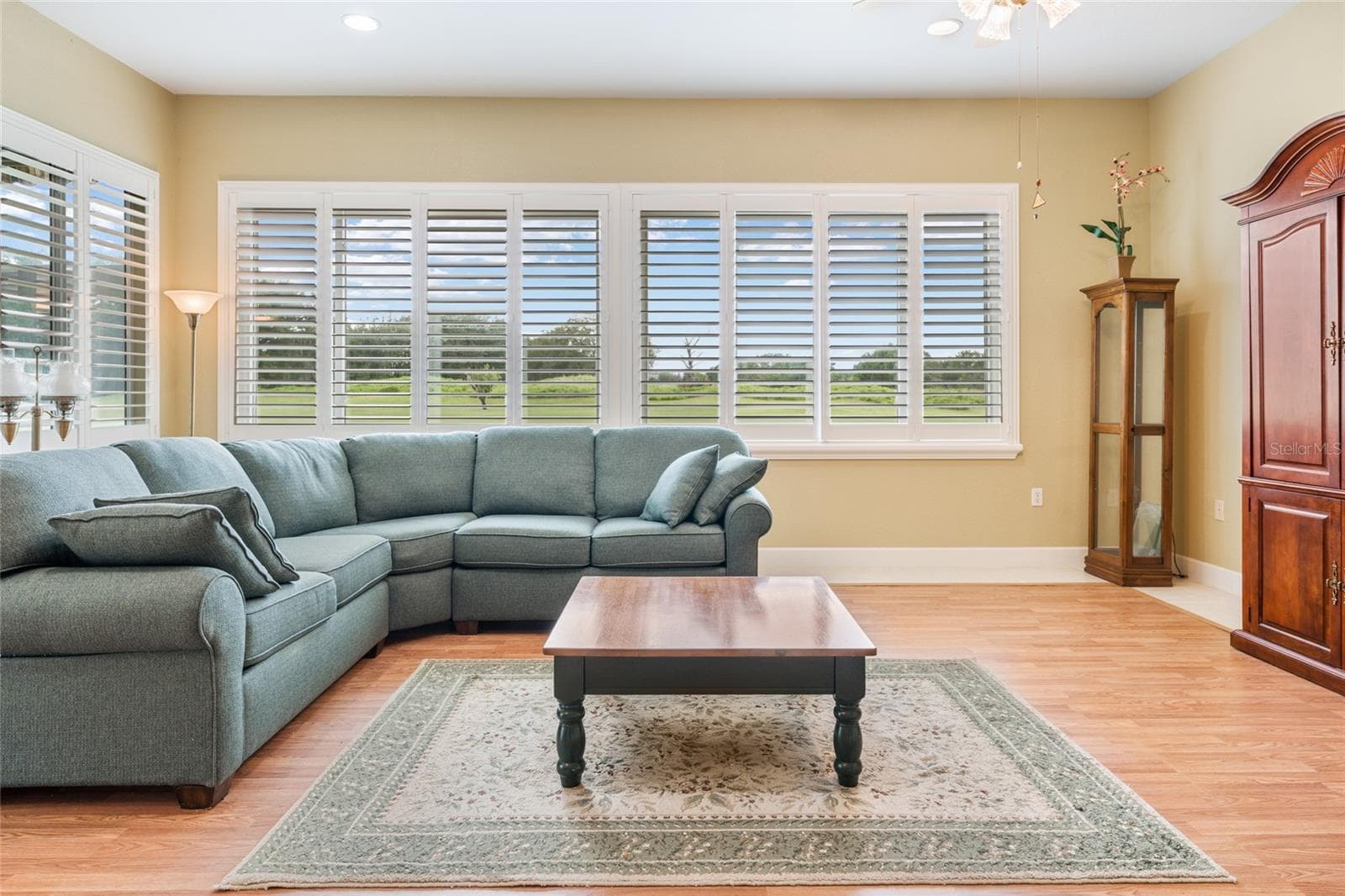family room staged - 13500 SE 97TH TERRACE RD, SUMMERFIELD