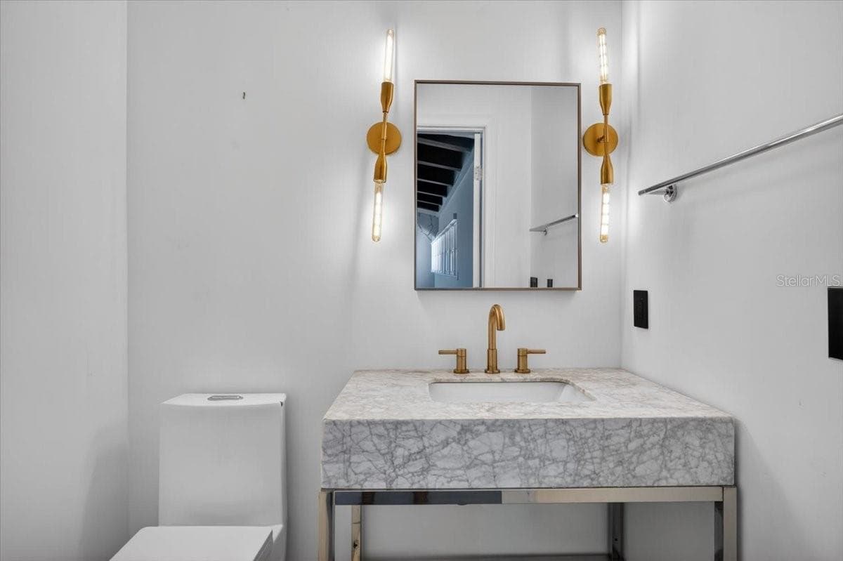 Powderroom - 2708 N DUNDEE ST, TAMPA