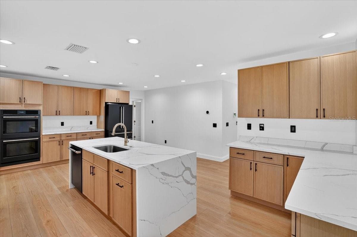 Kitchen - 2708 N DUNDEE ST, TAMPA