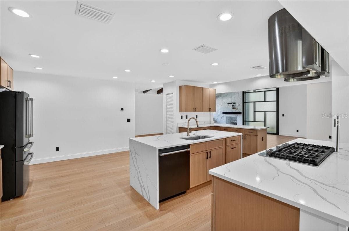 Kitchen - 2708 N DUNDEE ST, TAMPA