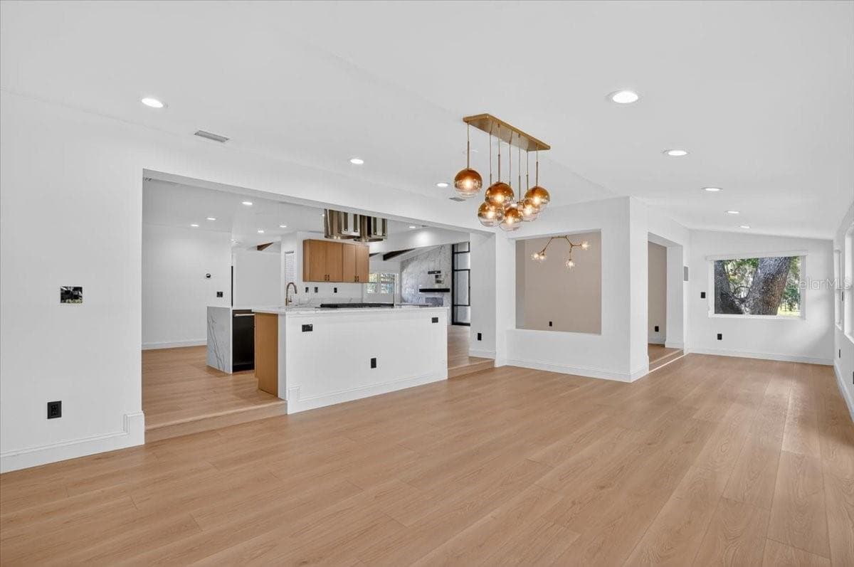 Great Room - 2708 N DUNDEE ST, TAMPA
