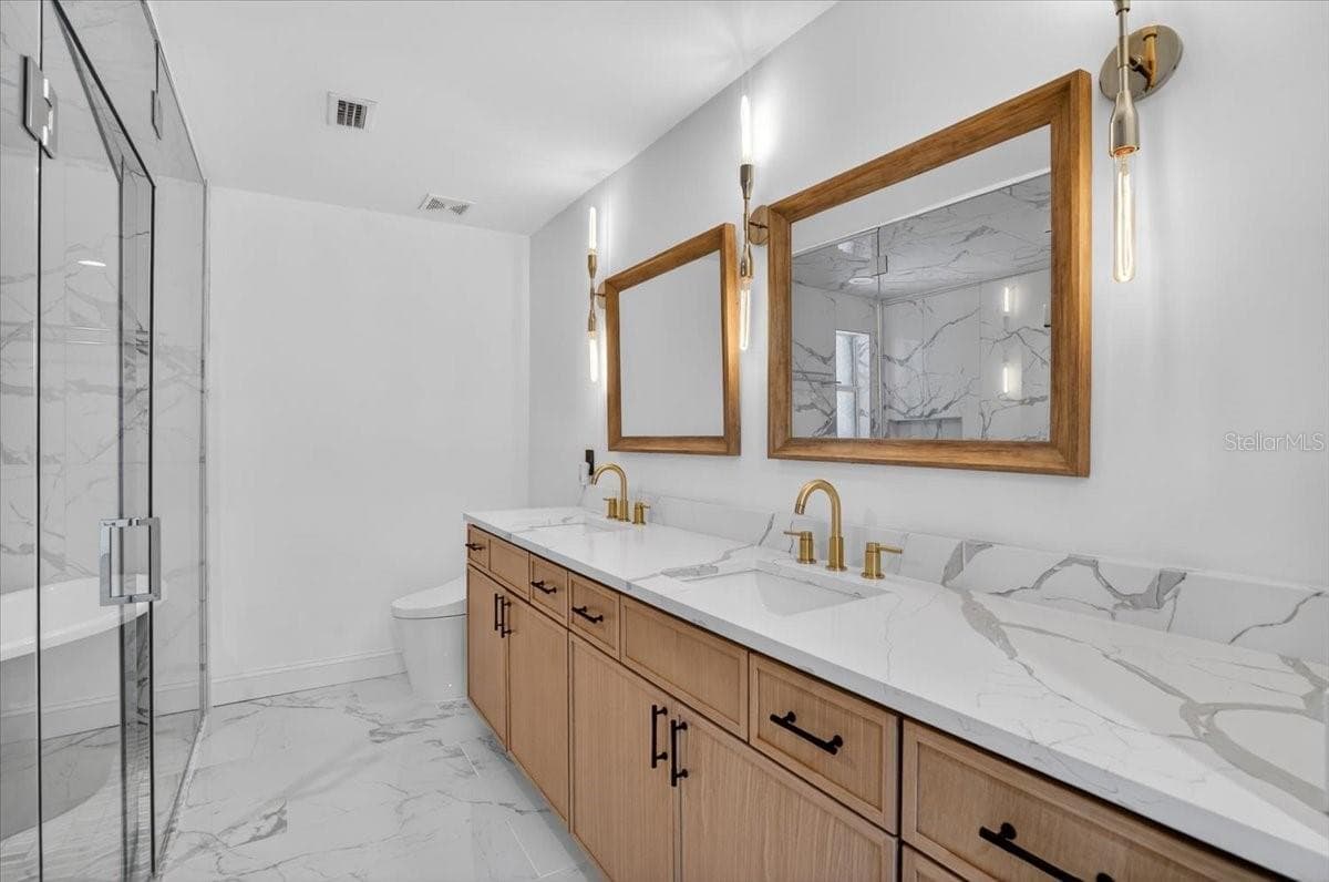 Primary Bath - 2708 N DUNDEE ST, TAMPA