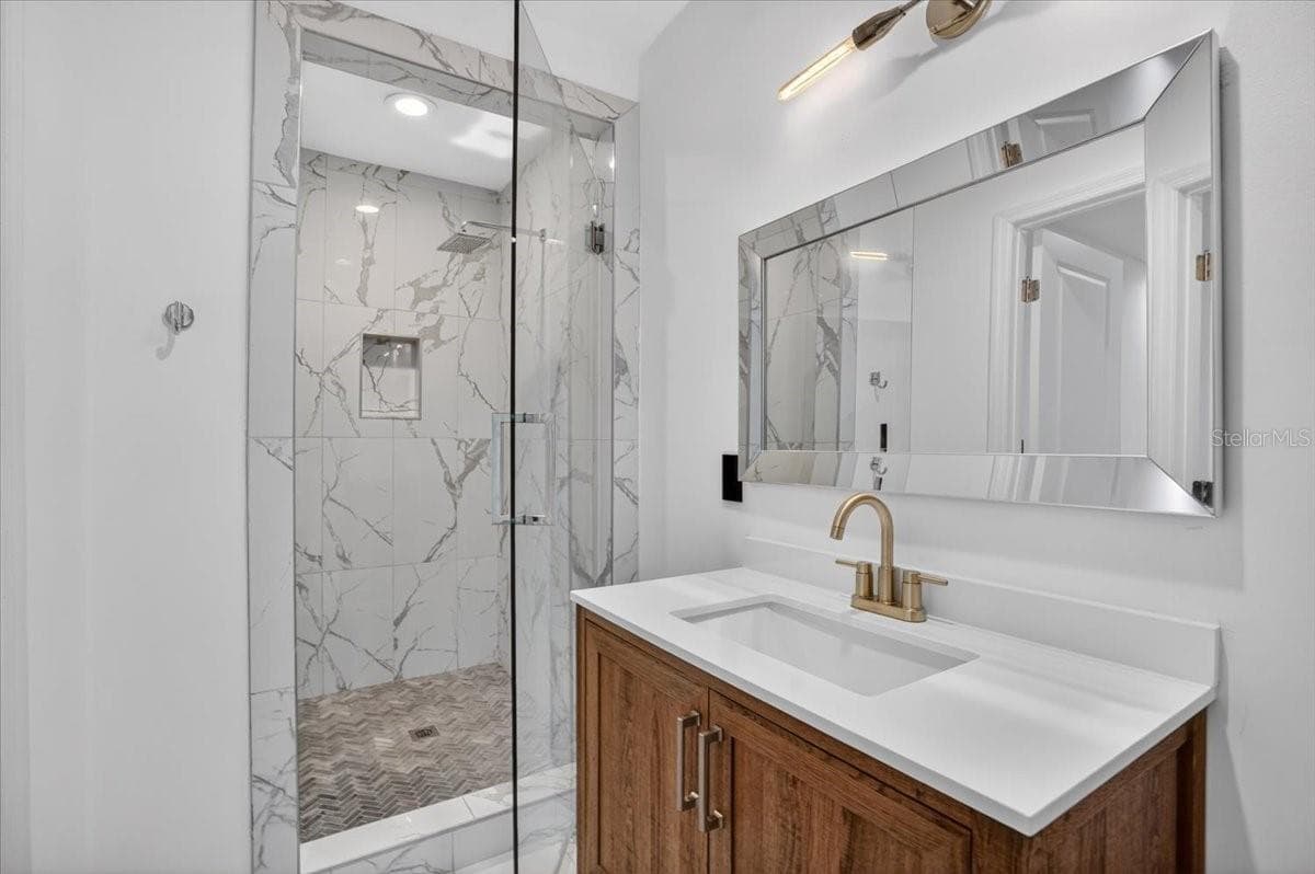 Third Bedroom Bath - 2708 N DUNDEE ST, TAMPA
