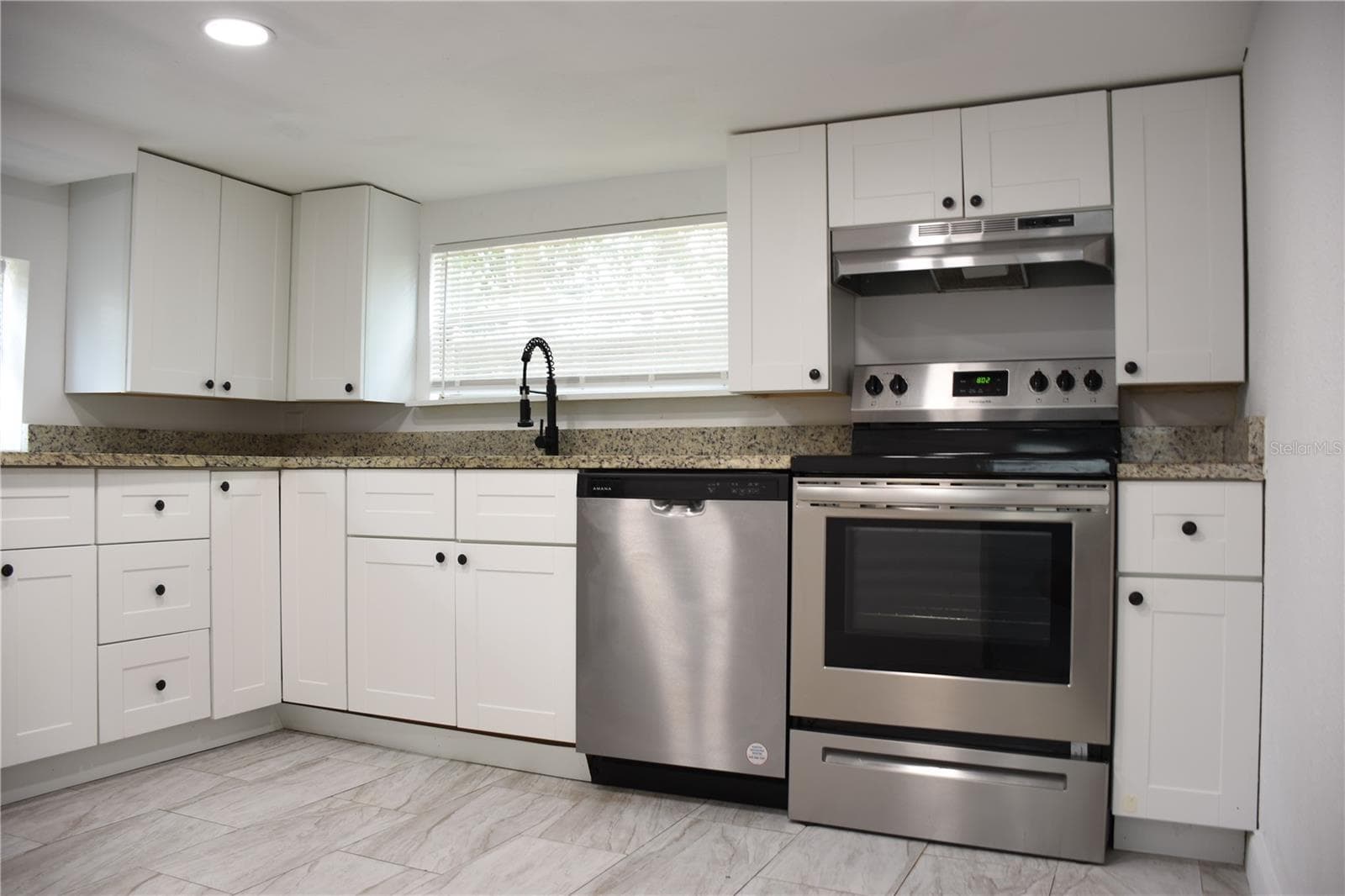 Kitchen - 402 LENOX ST, LAKELAND