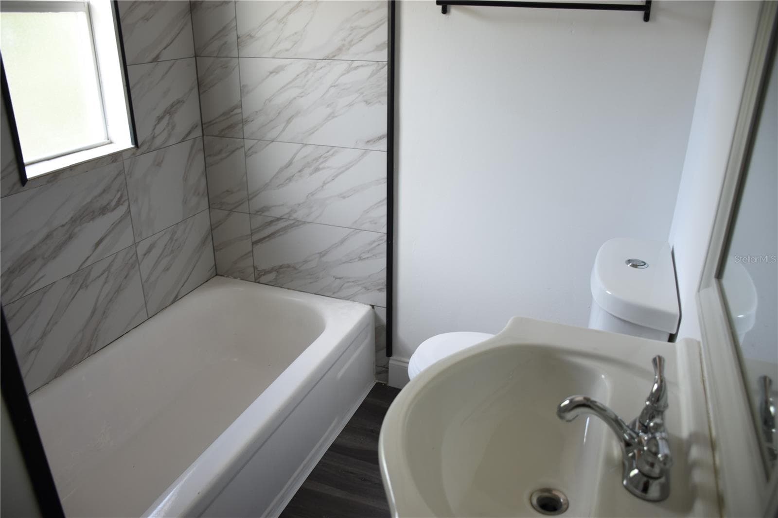 Full Bathroom 2 - 402 LENOX ST, LAKELAND