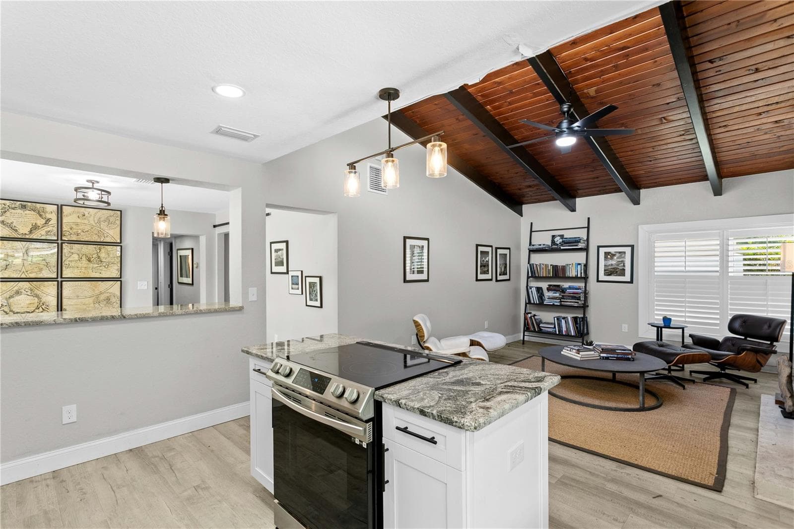 Single Family Residence at 520 LAKE MAGGIORE BLVD S, ST PETERSBURG, photo 7 of 33