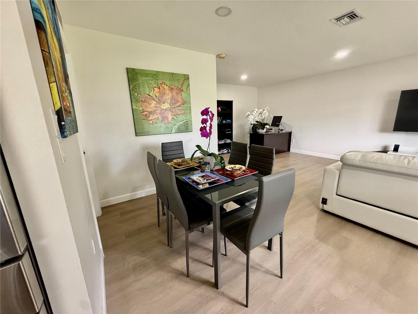 Dinning area/living room - 5440 RIVERBLUFF CIR #87, SARASOTA