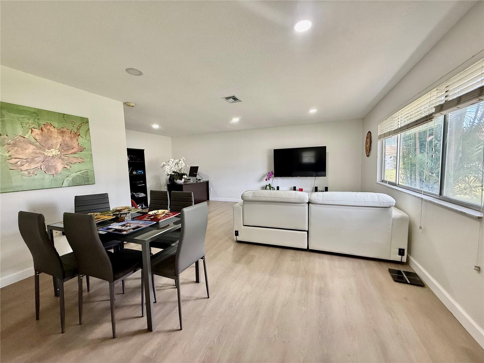 living room/ dinning room - 5440 RIVERBLUFF CIR #87, SARASOTA