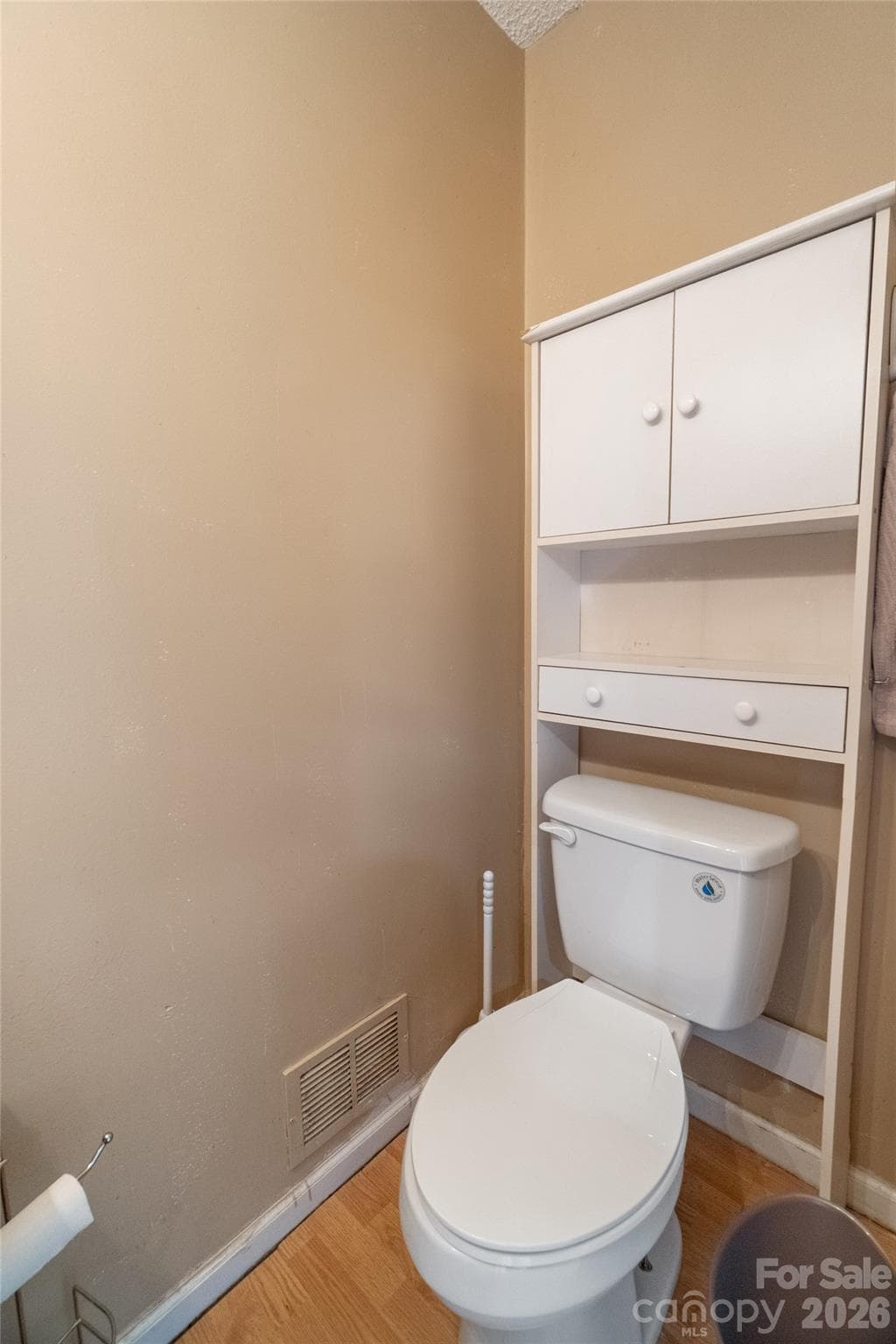 Half bathroom - 229 Oakridge Road, Stanley