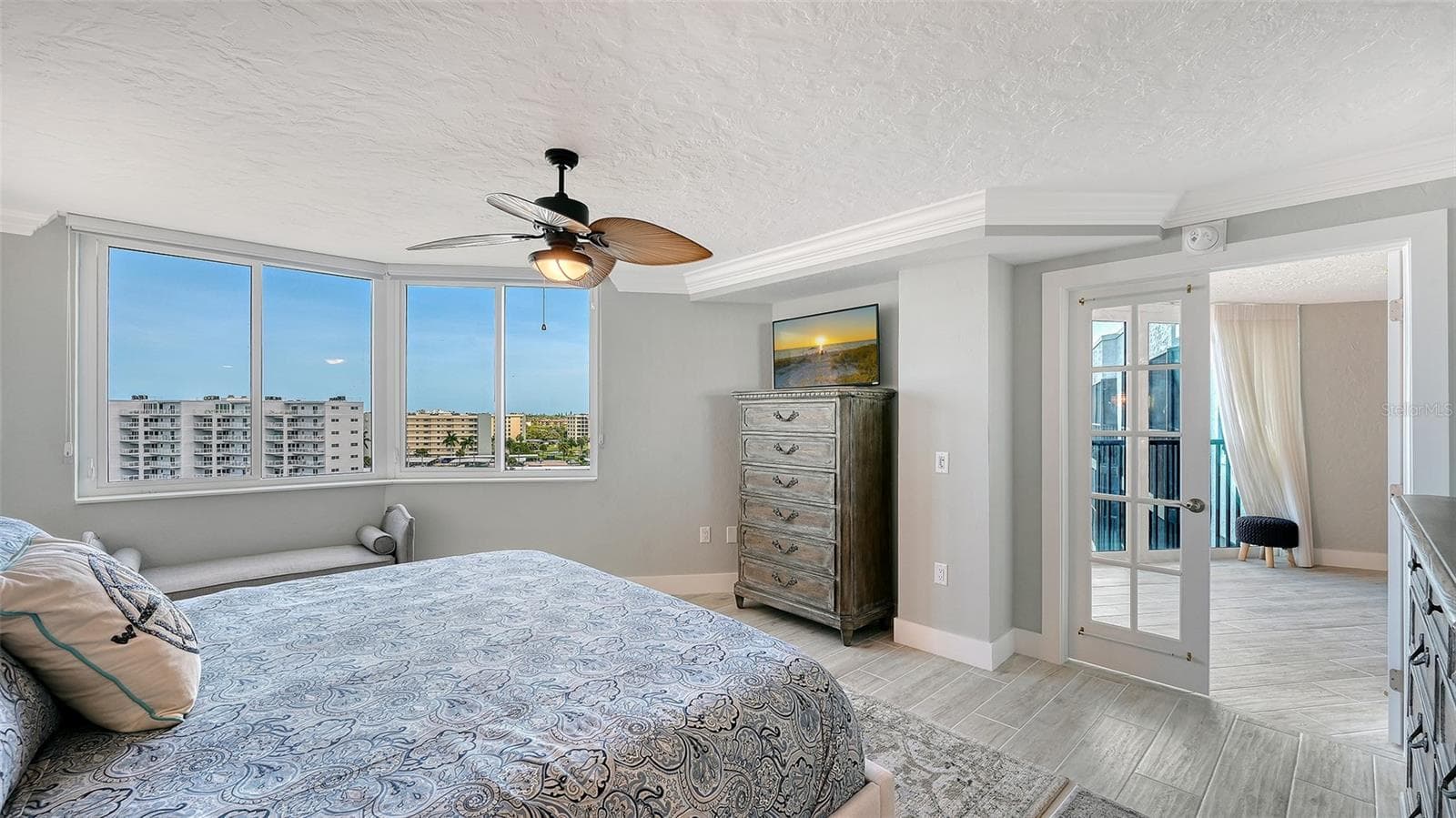 Master Bedroom with spectacular beach views - 5880 MIDNIGHT PASS RD #907, SARASOTA