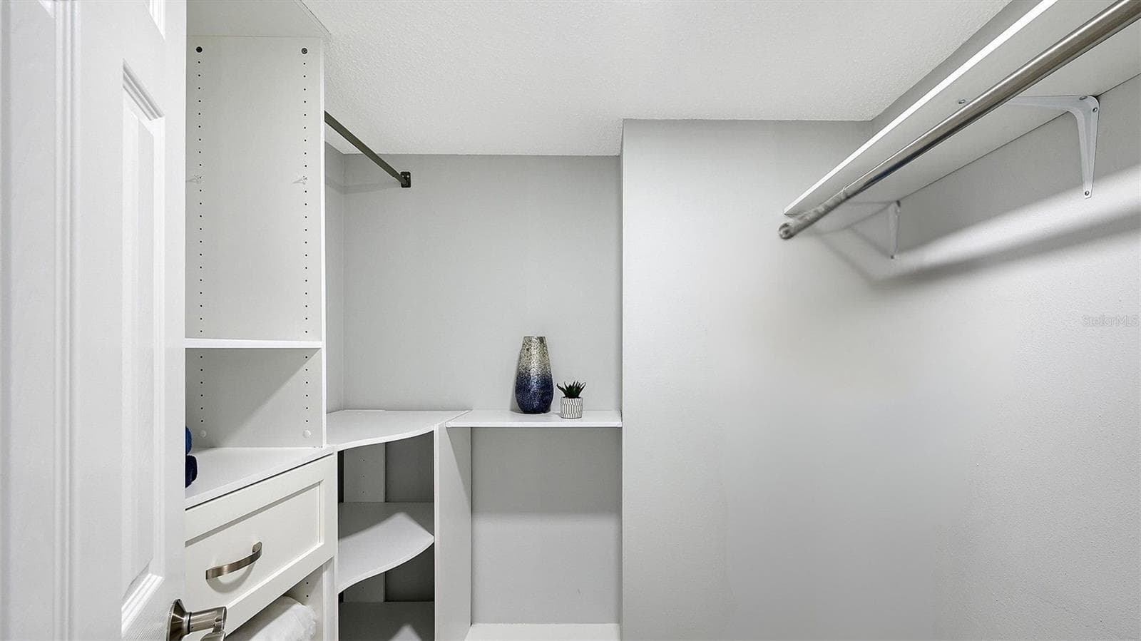 Walk-In Shower - 5880 MIDNIGHT PASS RD #907, SARASOTA