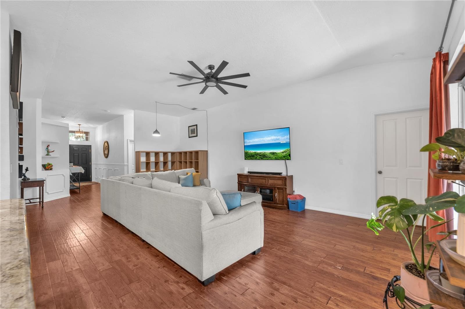 Single Family Residence at 16316 BRIDGEGLADE LN, LITHIA, photo 6 of 28
