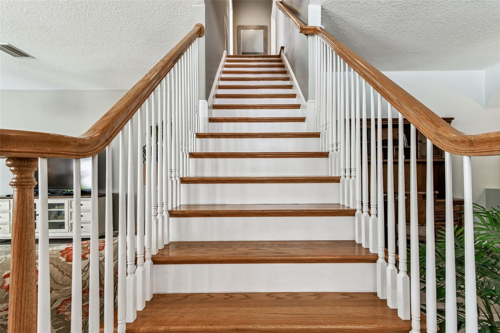 Custom Hardwood handrail and stairs - 21753 GARDEN WALK LOOP, LAND O LAKES