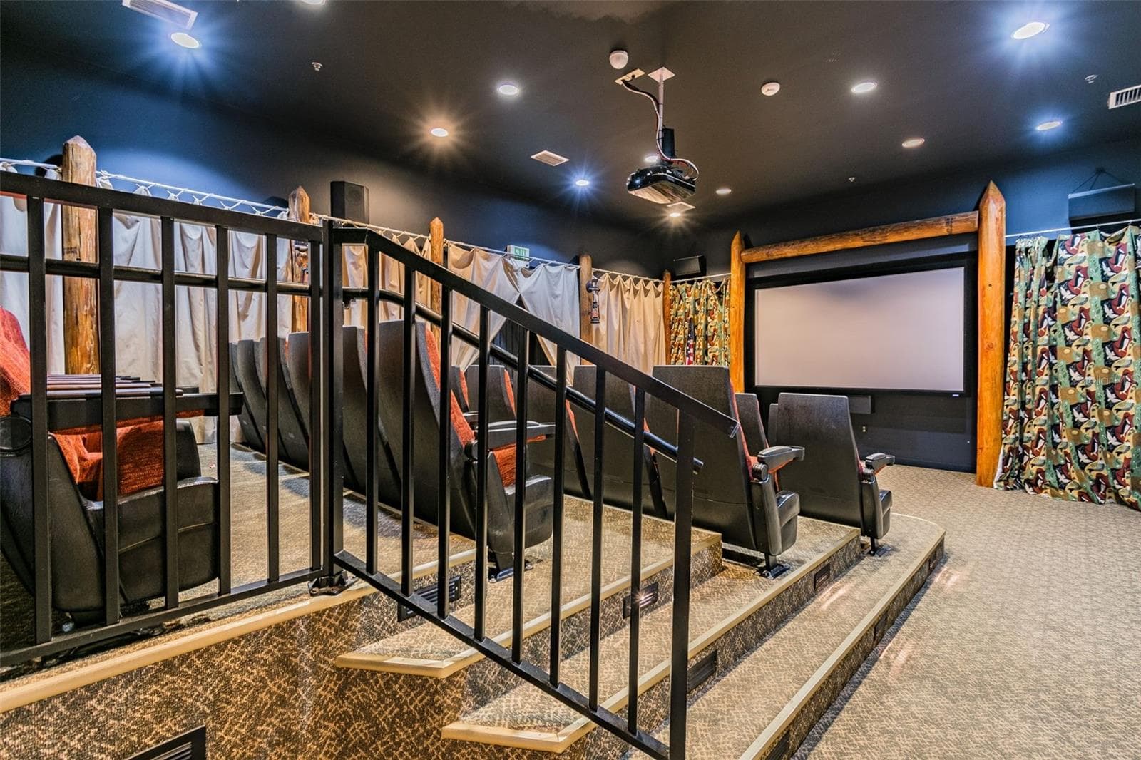 Movie Theater - 21753 GARDEN WALK LOOP, LAND O LAKES