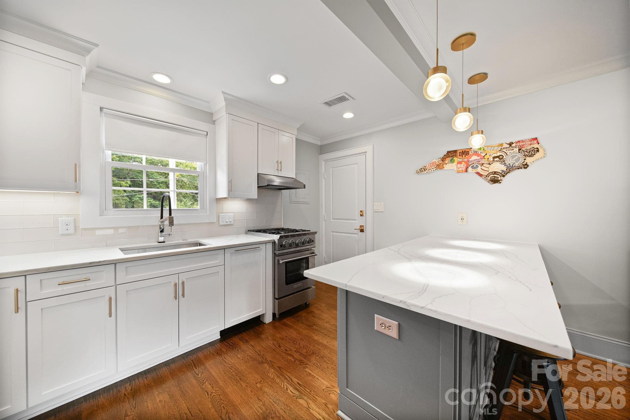 Condominium at 241 Wakefield Drive, Charlotte, photo 4 of 21