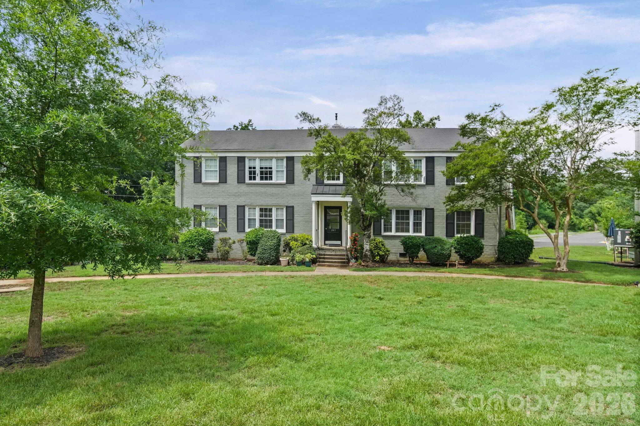 Condominium at 241 Wakefield Drive, Charlotte, photo 13 of 21