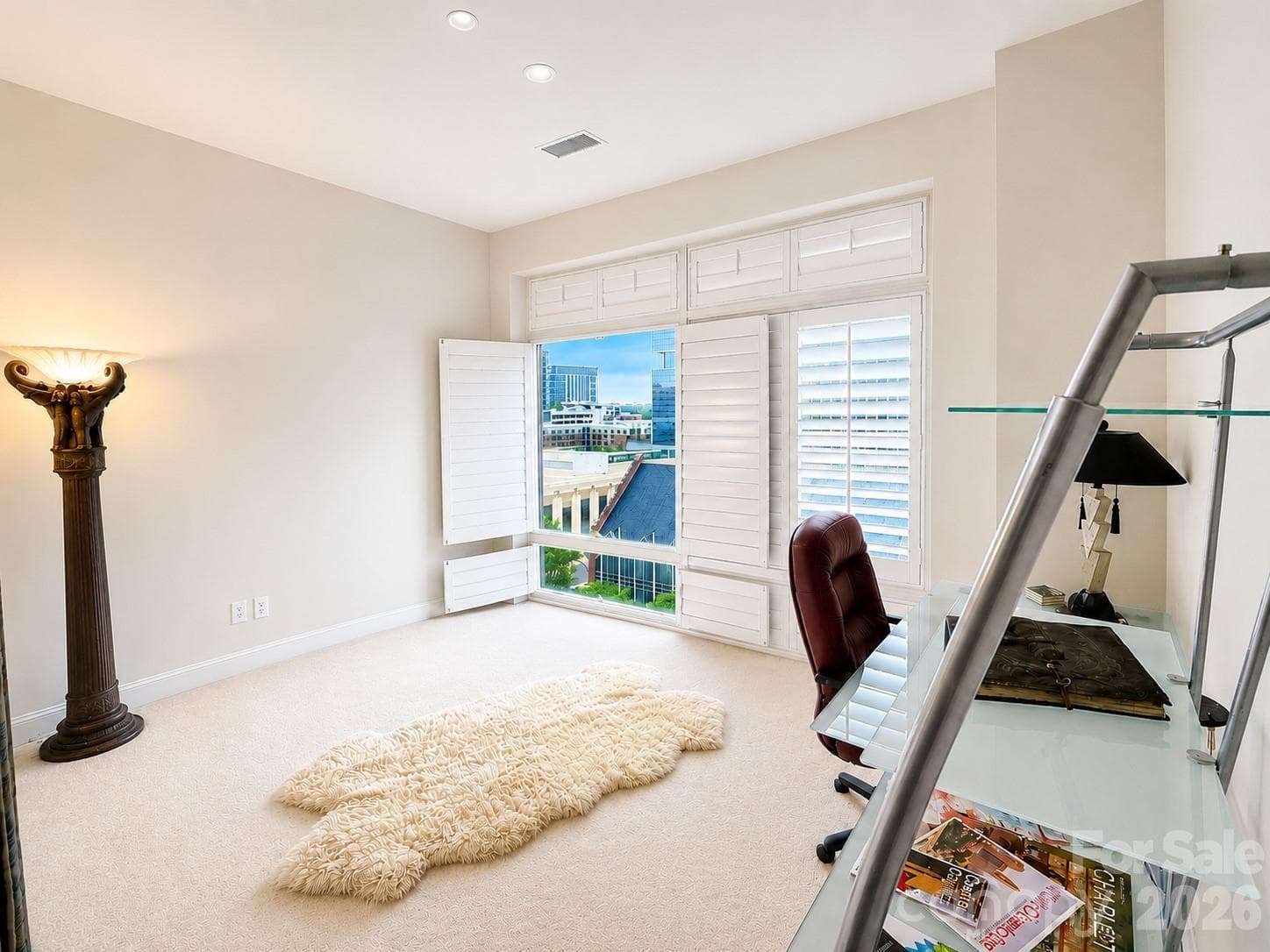 guest suite with direct view of the green - 435 S Tryon Street, Charlotte