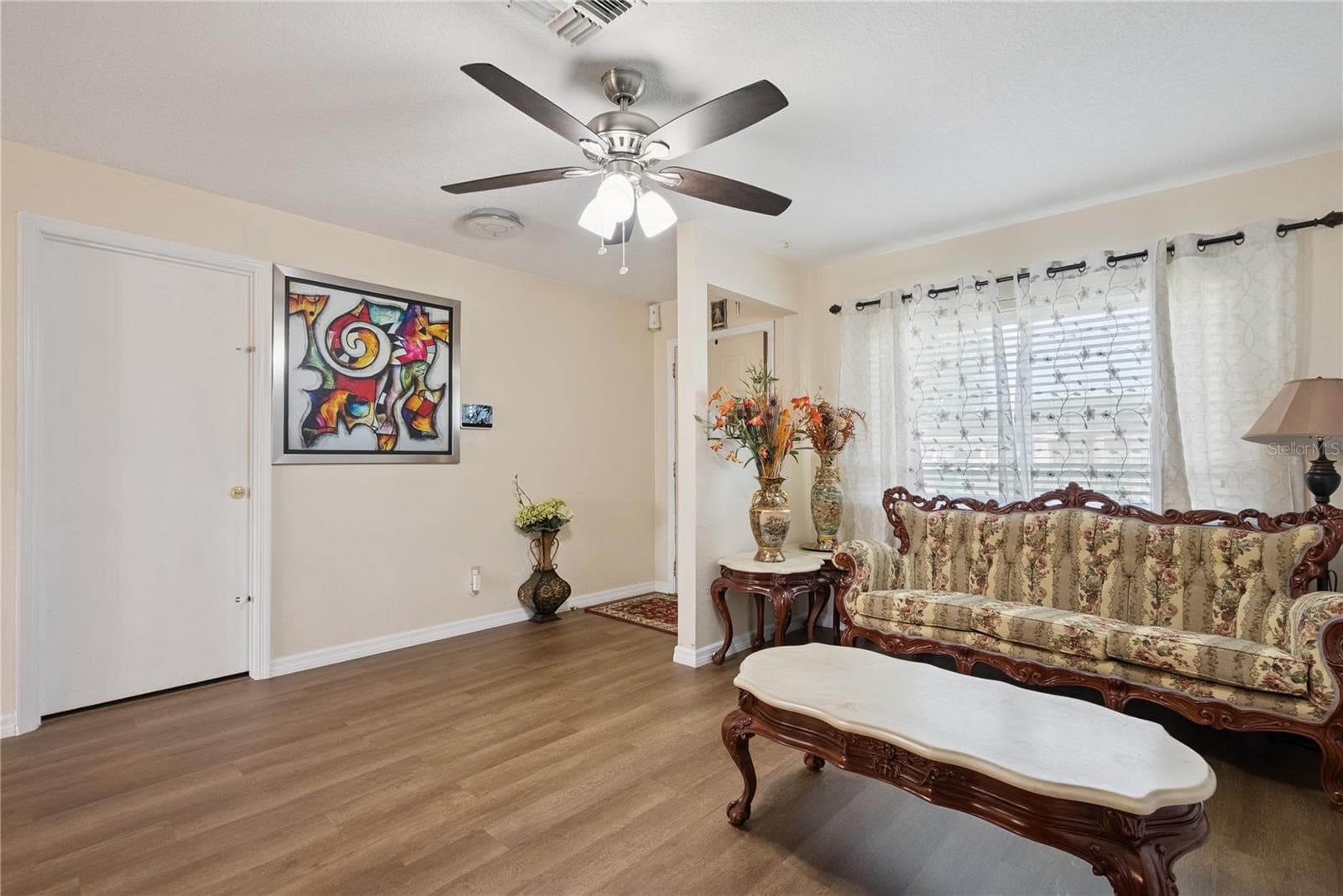 Cozy family room - 1405 CORONET DR, DELTONA