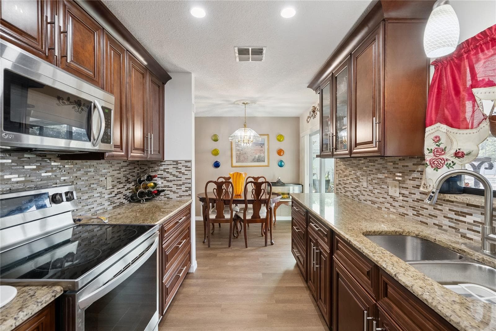 Updated kitchen - 1405 CORONET DR, DELTONA