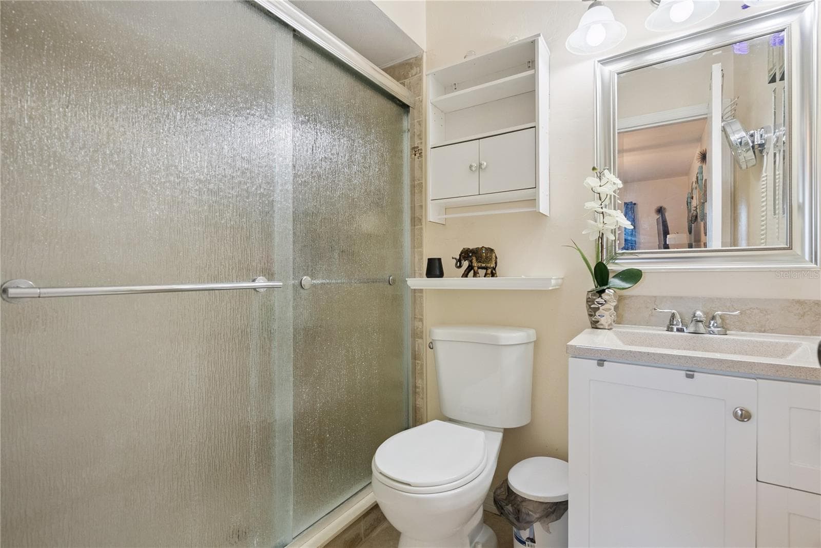 Updated bathroom - 1405 CORONET DR, DELTONA