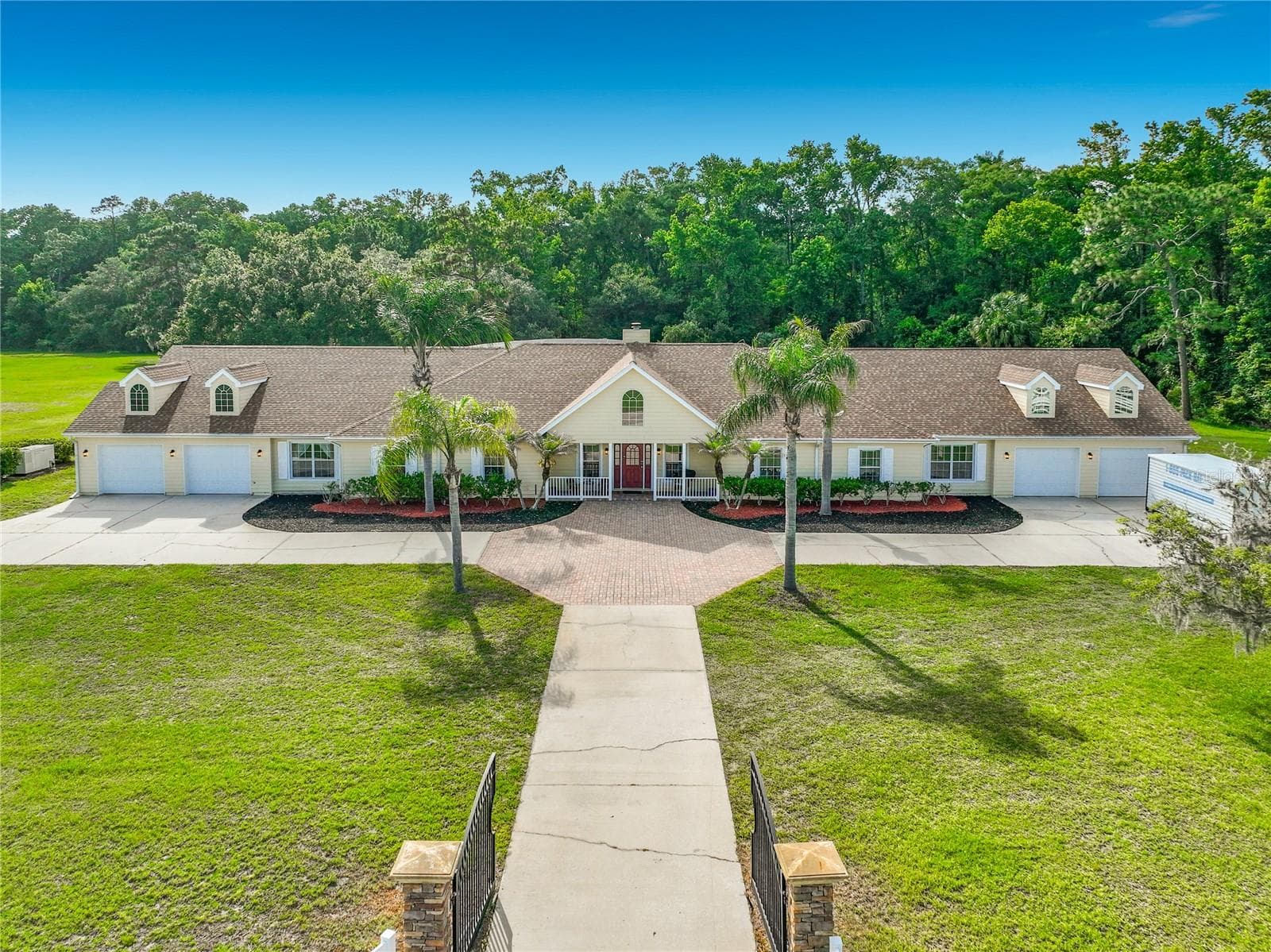 Multi-Generational Home - 2300 PINE MEADOWS PL, CHULUOTA