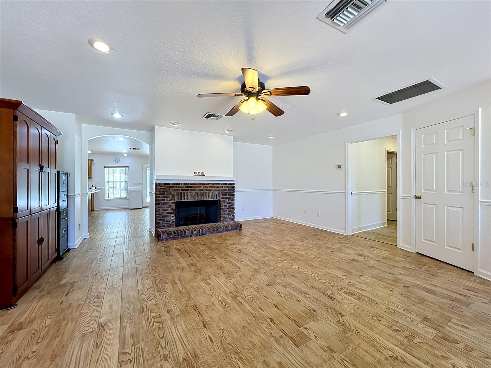 Front parlor/living room - 2300 PINE MEADOWS PL, CHULUOTA