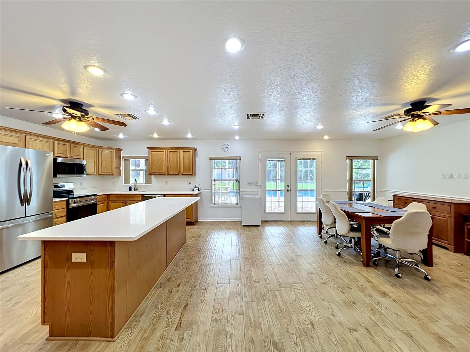 Kitchen & Dining Area Overlooking Pool - 2300 PINE MEADOWS PL, CHULUOTA