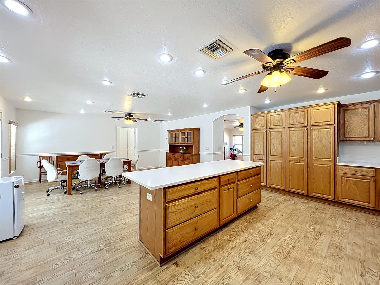 Kitchen Island, Lots of Storage! - 2300 PINE MEADOWS PL, CHULUOTA