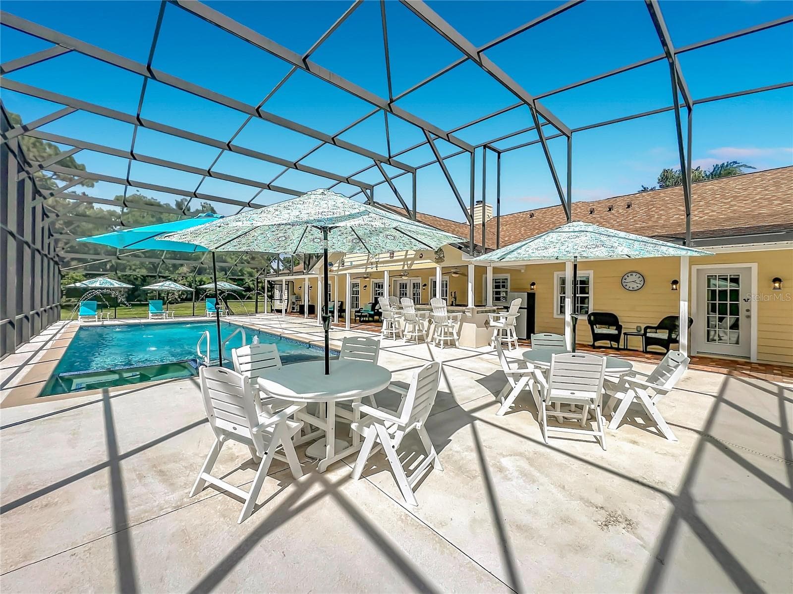 Plenty of room to host guests! - 2300 PINE MEADOWS PL, CHULUOTA