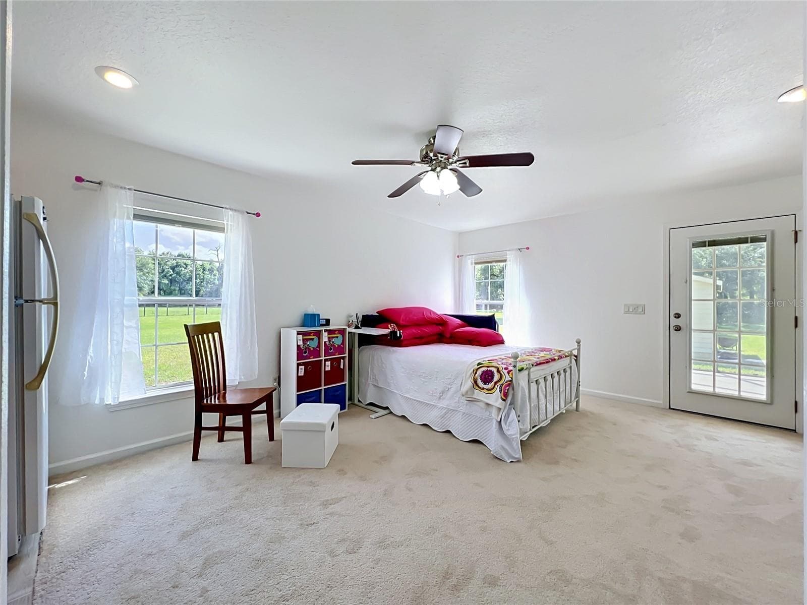 Smaller Primary Suite w/Pool Access - 2300 PINE MEADOWS PL, CHULUOTA
