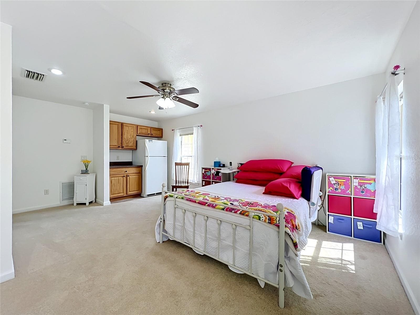 Smaller Primary Suite w/Refrigerator - 2300 PINE MEADOWS PL, CHULUOTA