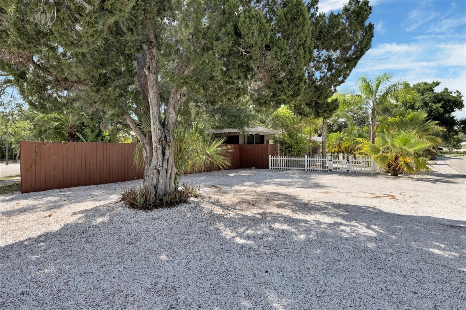 Single Family Residence at 1415 S SCHOOL AVE, SARASOTA, photo 4 of 47