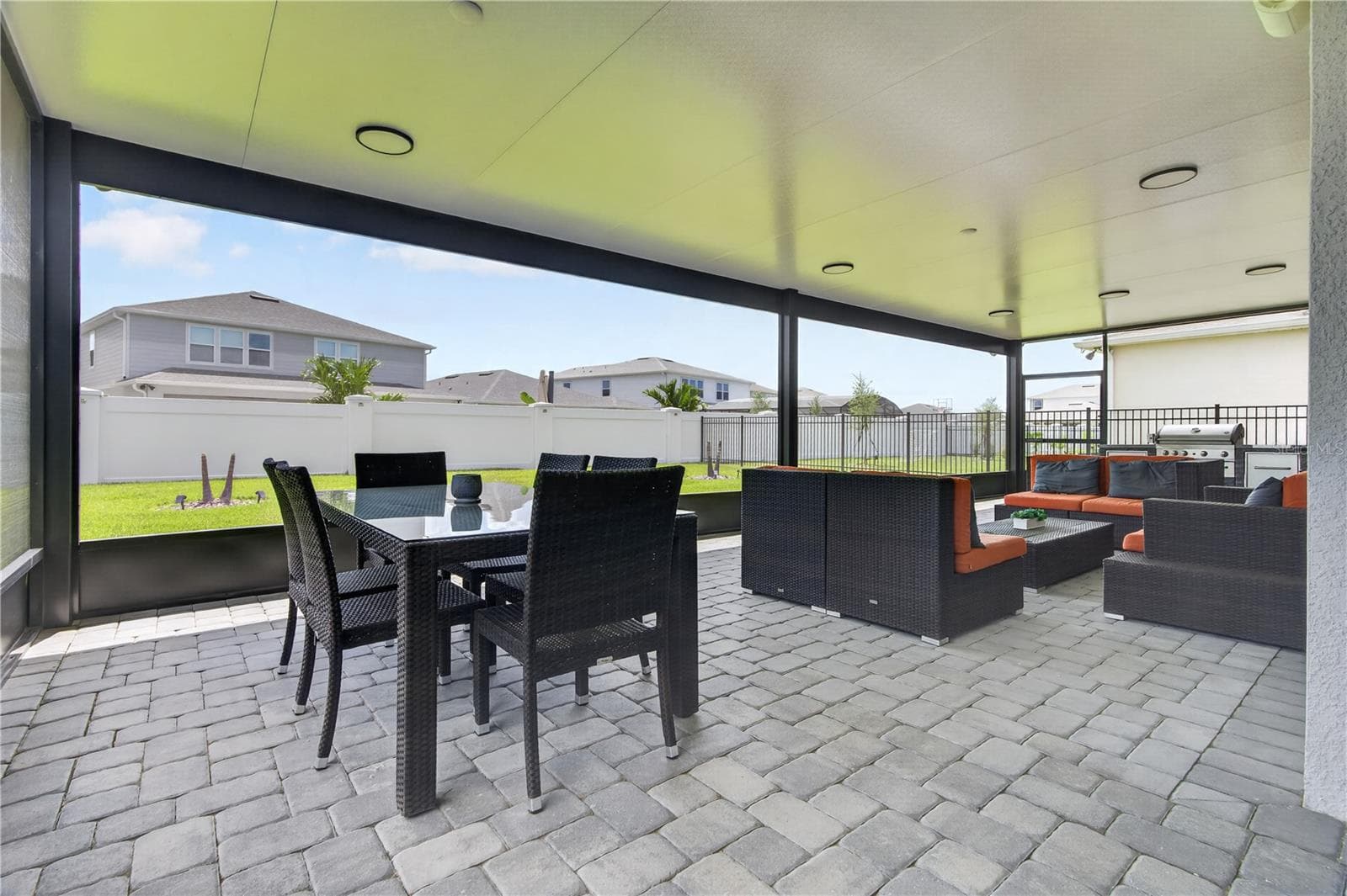 SUPER-SIZED SCREENED PORCH! - 7239 IVY TENDRIL AVE, ORLANDO