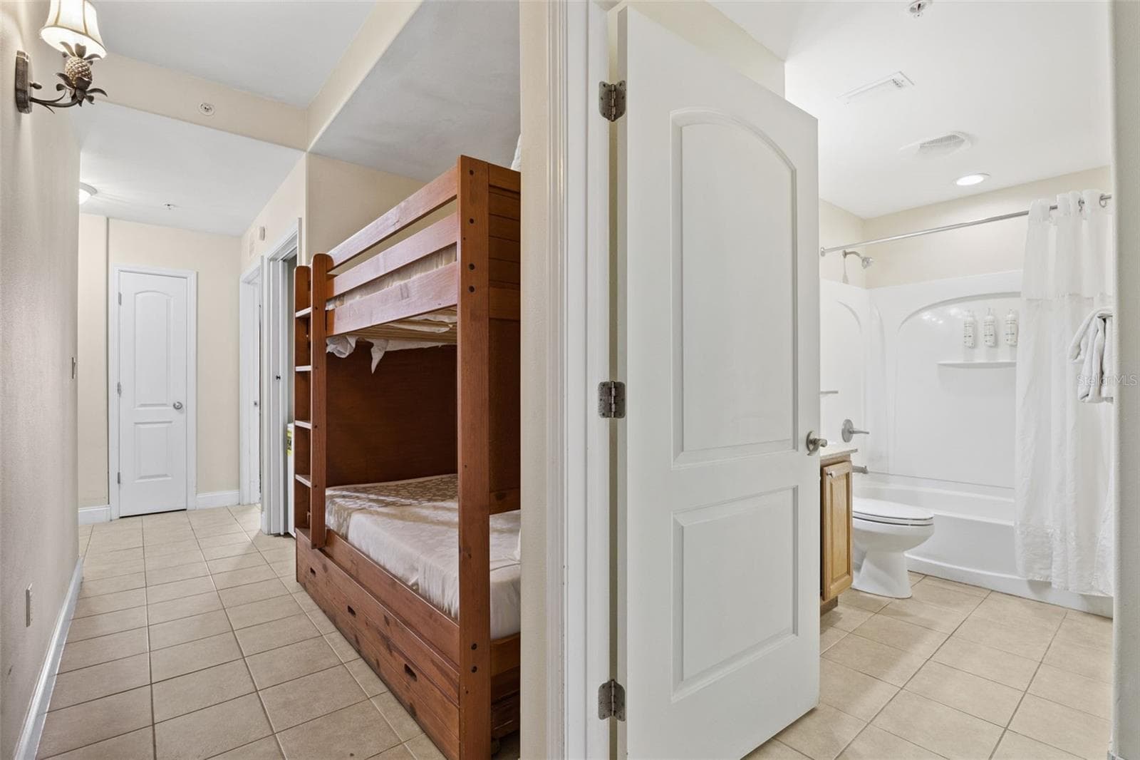 Condo - Hotel at 13427 BLUE HERON BEACH DR #301, ORLANDO, photo 20 of 26
