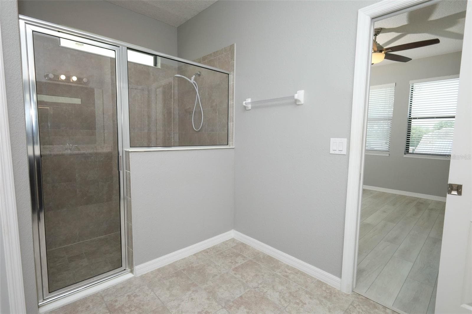 master bath - 9175 CHANDLER DR, GROVELAND