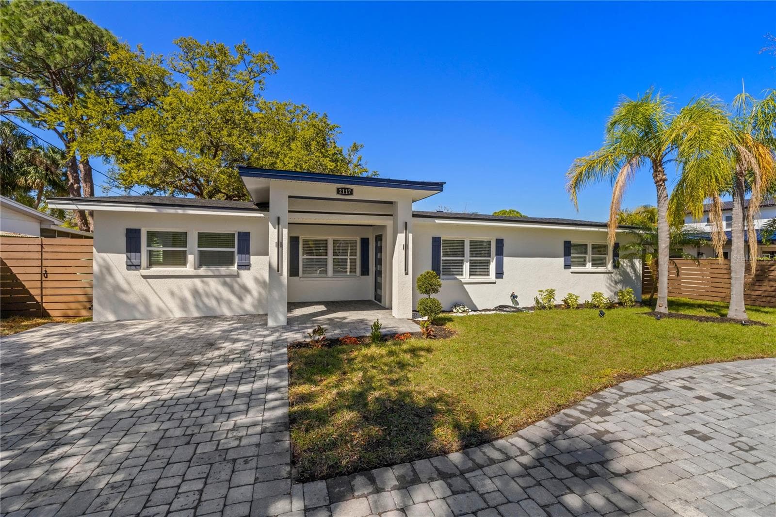 Single Family Residence at 2117 S WEST SHORE BLVD, TAMPA, photo 2 of 27