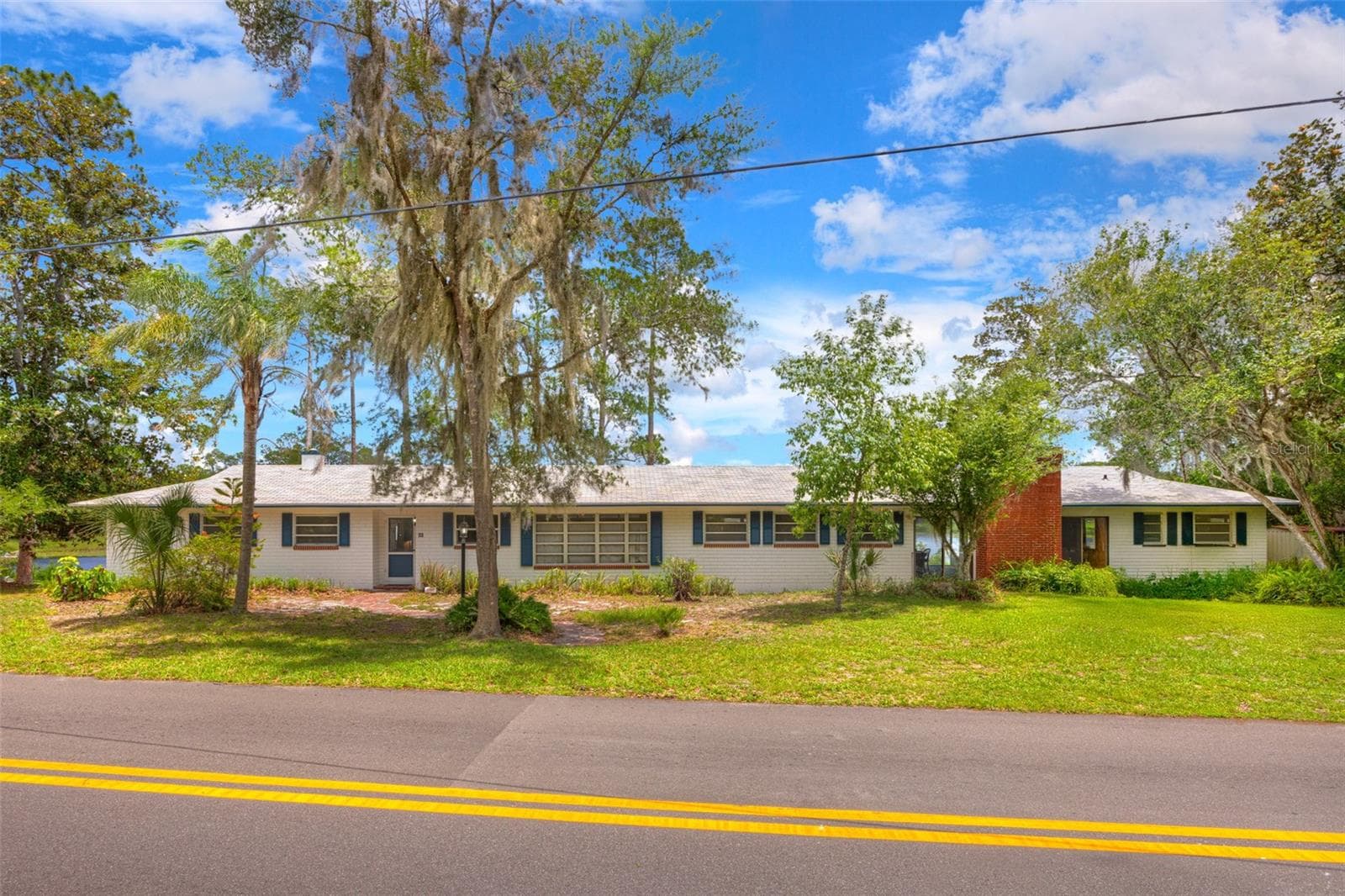 33 WILLOW LN