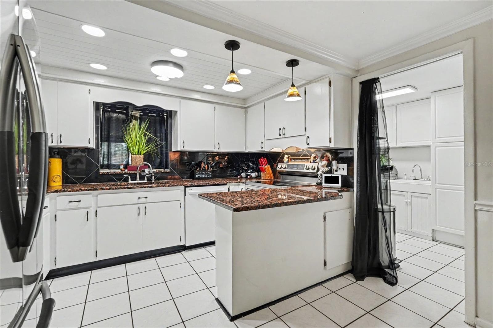 Single Family Residence at 8115 N OLA AVE, TAMPA, photo 16 of 38
