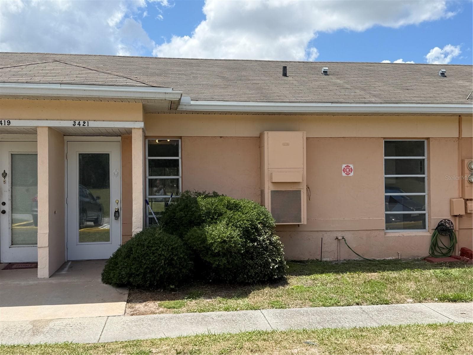3421 CLUB CIR