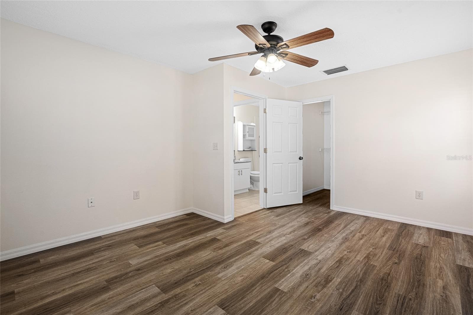 Single Family Residence at 10314 PATRICK DR, LEESBURG, photo 12 of 27