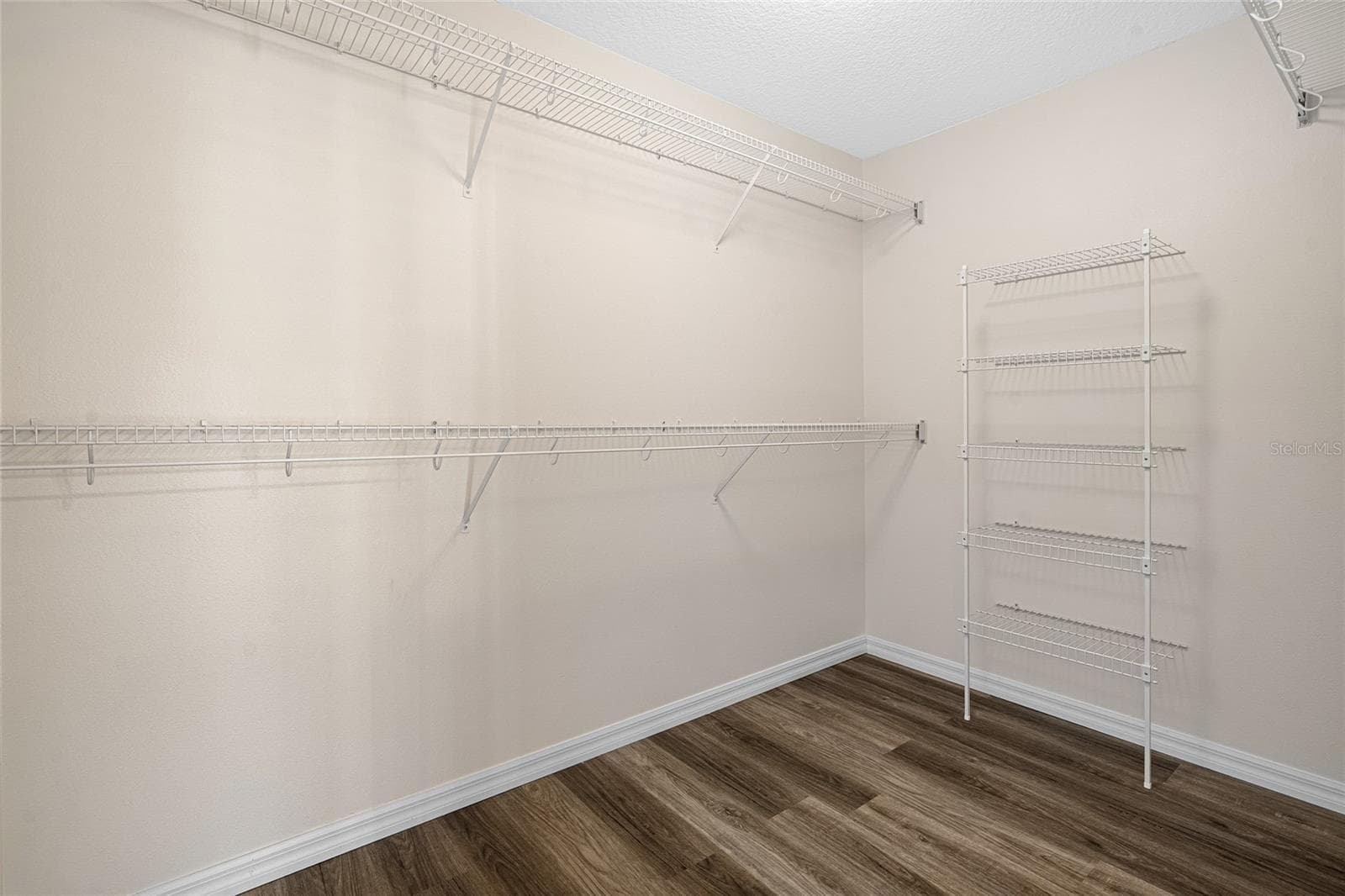 Single Family Residence at 10314 PATRICK DR, LEESBURG, photo 13 of 27