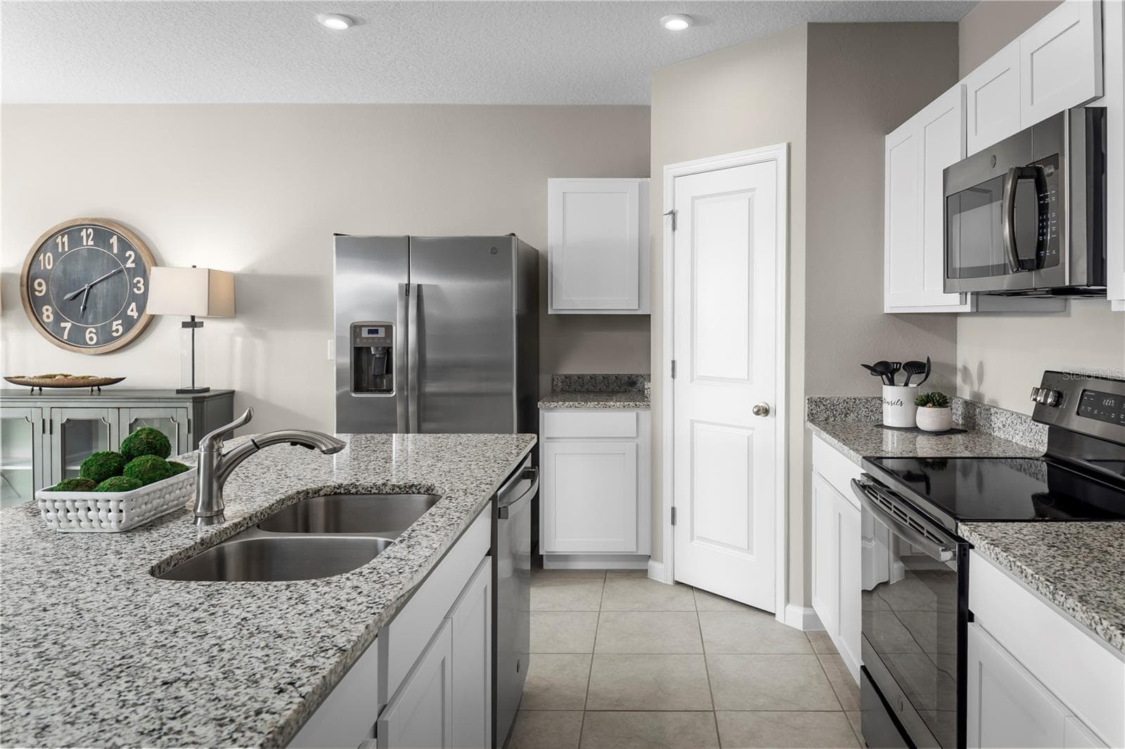 Single Family Residence at 1113 LEXINGTON LN, HAINES CITY, photo 6 of 17
