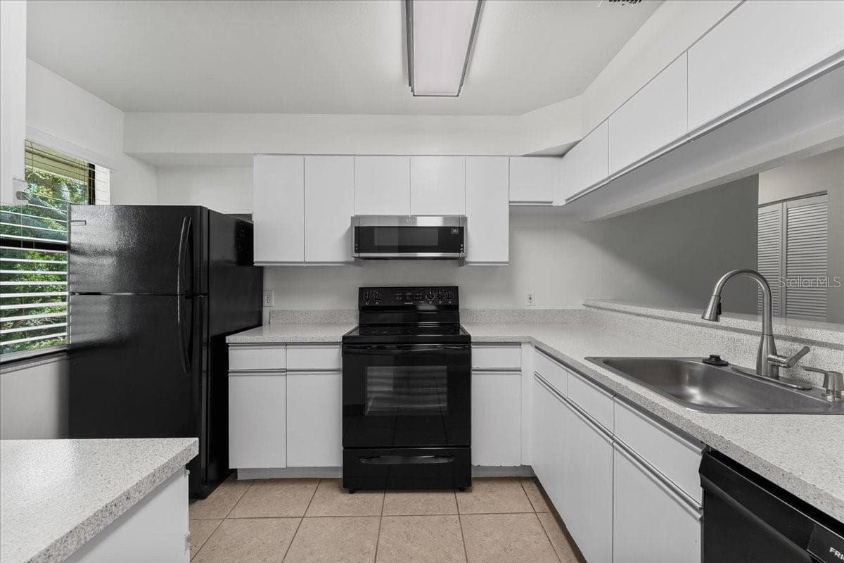 Condominium at 3001 58TH AVE S #1106, ST PETERSBURG, photo 4 of 52