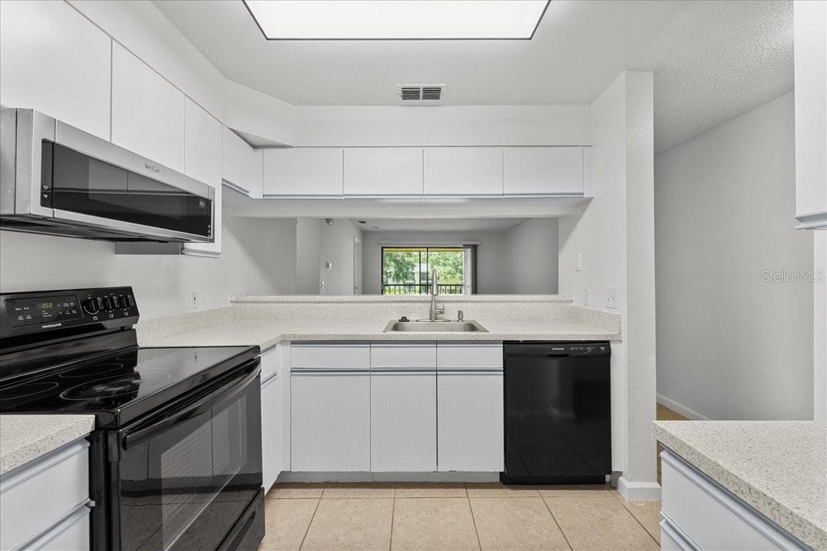 Condominium at 3001 58TH AVE S #1106, ST PETERSBURG, photo 5 of 52